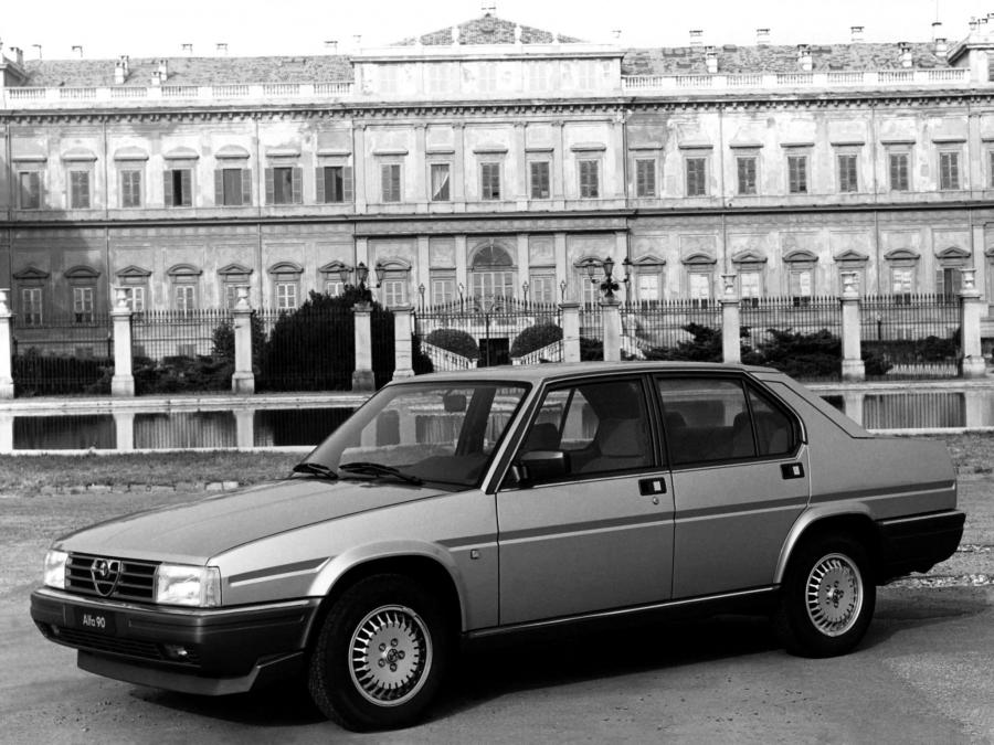  Alfa Romeo 90 (162A) 1984 года  (фото 17 из 25)